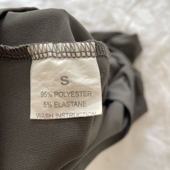 Amazon grey long sleeve - Picture 2 of 2